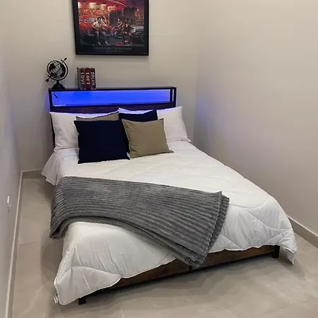 Miracles On 32th Street Apartment