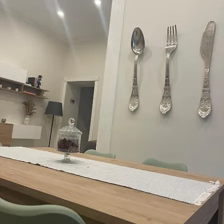 Miracles On 32th Street * Neapol