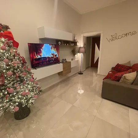 Miracles On 32th Street * Naples